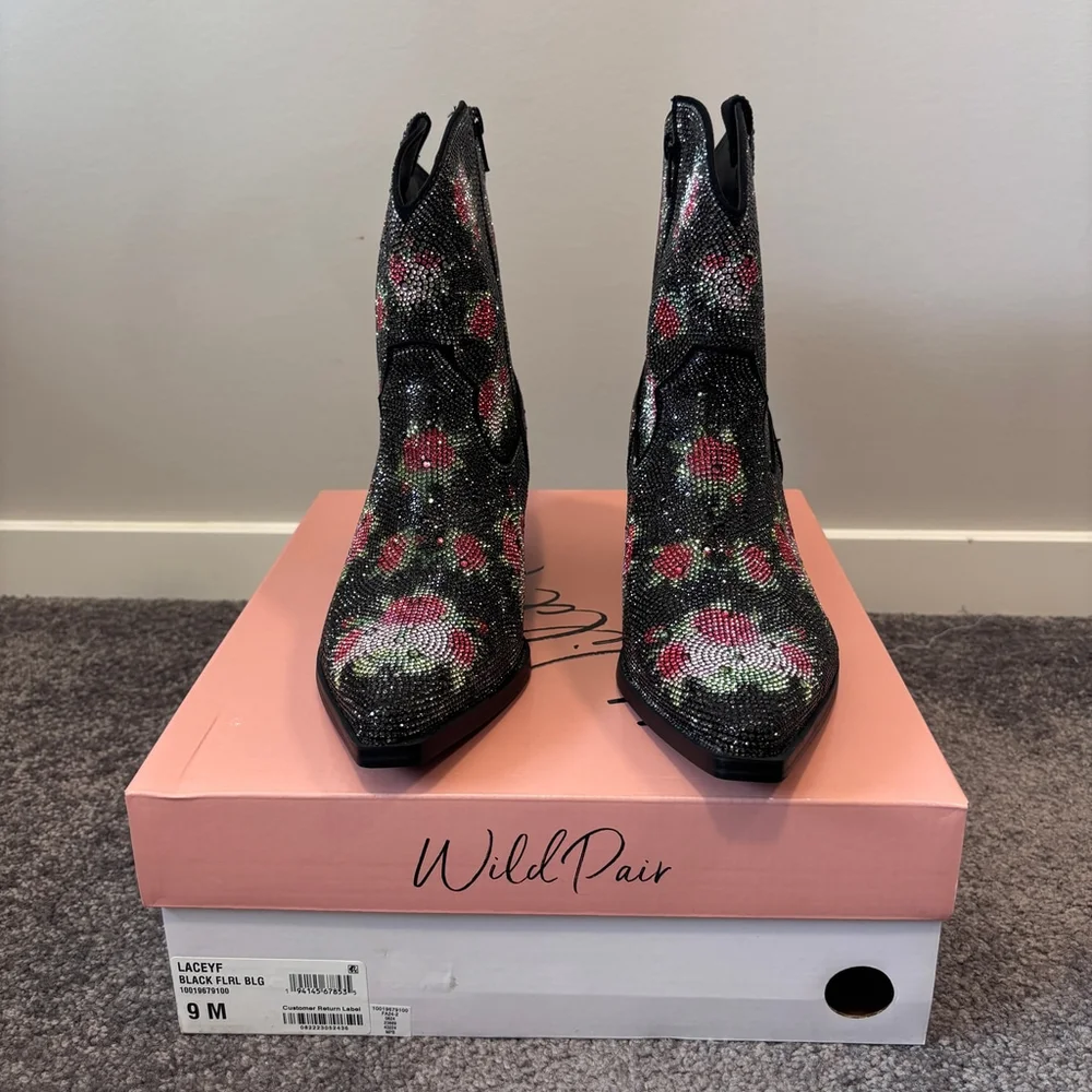 Wild Pair Size 7 Black Lacey Floral Crystal Bling Cowboy Boots / Booties NIB - Picture 7 of 13